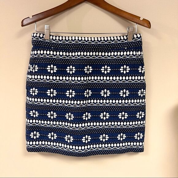J Crew blue and white jacquard skirt. Size 4 - Picture 2 of 5